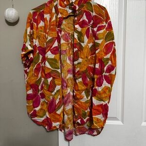 Fun Hawaiian type shirt!